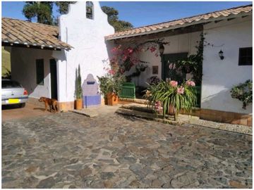 Hermosa casa campestre en la Ceja Antioquia 10.000 m2