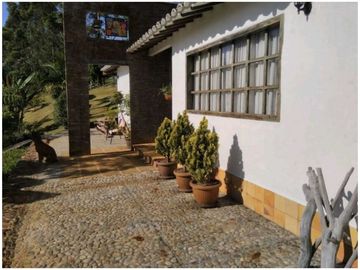 Hermosa casa campestre en la Ceja Antioquia 10.000 m2