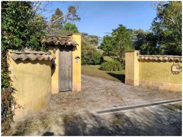 Hermosa casa campestre en la Ceja Antioquia 10.000 m2
