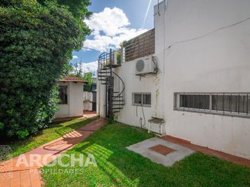 Casa en  venta, En Quilmes, lote propio, APTO CREDITO