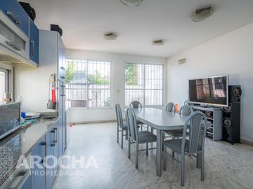 Casa en  venta, En Quilmes, lote propio, APTO CREDITO