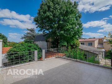 Casa en  venta, En Quilmes, lote propio, APTO CREDITO