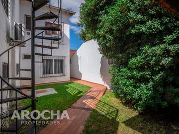 Casa en  venta, En Quilmes, lote propio, APTO CREDITO