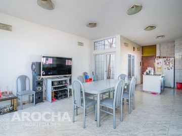 Casa en  venta, En Quilmes, lote propio, APTO CREDITO