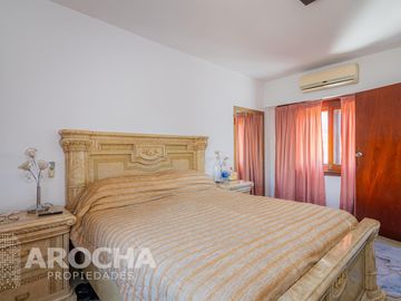 Casa en  venta, En Quilmes, lote propio, APTO CREDITO