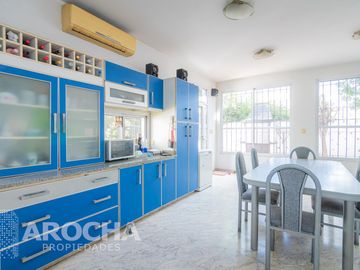 Casa en  venta, En Quilmes, lote propio, APTO CREDITO