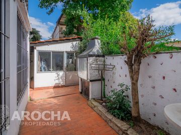 Casa en  venta, En Quilmes, lote propio, APTO CREDITO