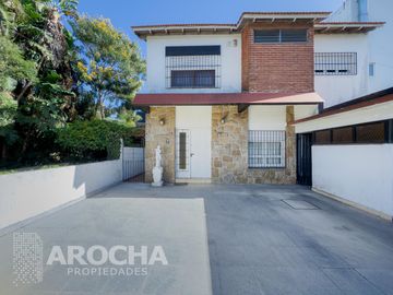 Casa en  venta, En Quilmes, lote propio, APTO CREDITO