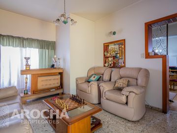 Casa en  venta, En Quilmes, lote propio, APTO CREDITO