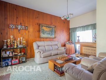 Casa en  venta, En Quilmes, lote propio, APTO CREDITO