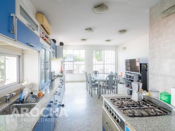 Casa en  venta, En Quilmes, lote propio, APTO CREDITO