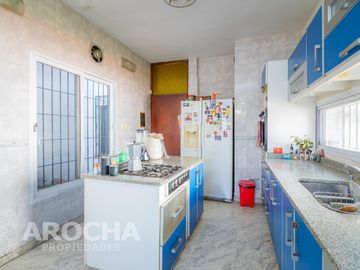Casa en  venta, En Quilmes, lote propio, APTO CREDITO