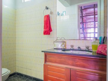 Casa en  venta, En Quilmes, lote propio, APTO CREDITO