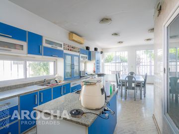 Casa en  venta, En Quilmes, lote propio, APTO CREDITO