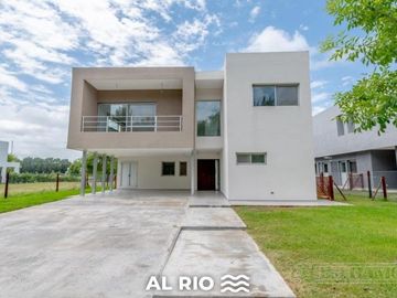 Casa sobre lote al río con 5 dormitorios en venta   San Juan - Villanueva