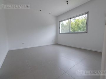 Casa sobre lote al río con 5 dormitorios en venta   San Juan - Villanueva
