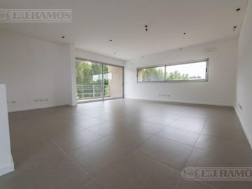 Casa sobre lote al río con 5 dormitorios en venta   San Juan - Villanueva