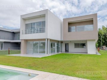 Casa sobre lote al río con 5 dormitorios en venta   San Juan - Villanueva