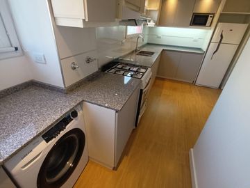 Venta tres ambientes al frente con balcón saliente, Centro Mar del Plata