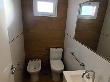 Venta tres ambientes al frente con balcón saliente, Centro Mar del Plata