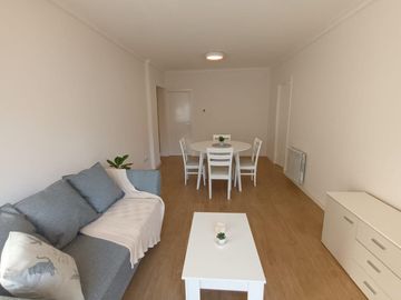 Venta tres ambientes al frente con balcón saliente, Centro Mar del Plata