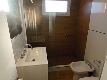 Venta tres ambientes al frente con balcón saliente, Centro Mar del Plata