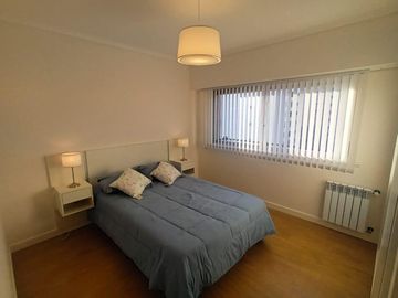 Venta tres ambientes al frente con balcón saliente, Centro Mar del Plata