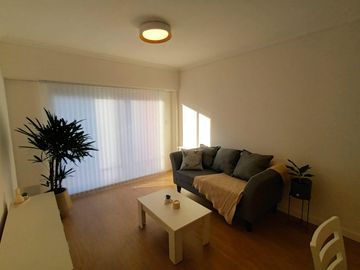 Venta tres ambientes al frente con balcón saliente, Centro Mar del Plata