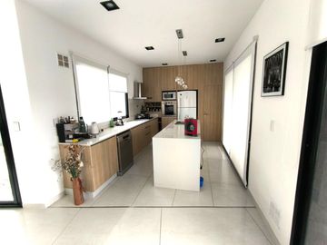 Venta Casa en San Sebastian Area 2 Golf - 5 ambientes