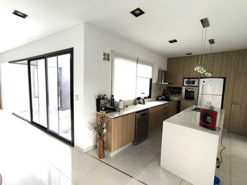 Venta Casa en San Sebastian Area 2 Golf - 5 ambientes