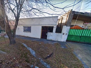 Casa a Reciclar en buen barrio residencial - Venta Directa!!