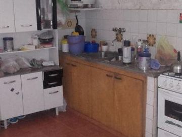 Casa a Reciclar en buen barrio residencial - Venta Directa!!