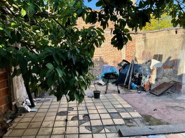 Casa a Reciclar en buen barrio residencial - Venta Directa!!