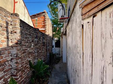 Casa a Reciclar en buen barrio residencial - Venta Directa!!