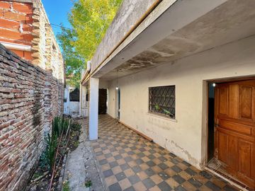 Casa a Reciclar en buen barrio residencial - Venta Directa!!