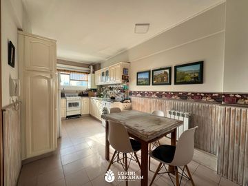 VENTA DEPARTAMENTO 4 AMBIENTES C/ COCHERA Y BAULERA ZONA PLAZA MITRE