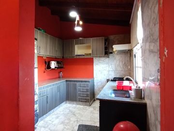 VENTA CASA 4 AMB Y TALLER APTO CREDITO
