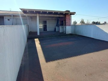 VENTA CASA 4 AMB Y TALLER APTO CREDITO