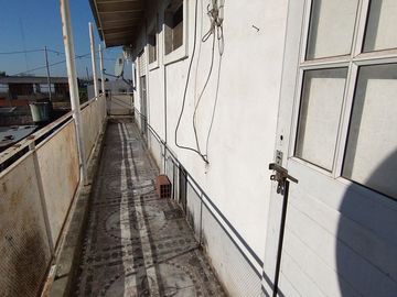VENTA CASA 4 AMB Y TALLER APTO CREDITO