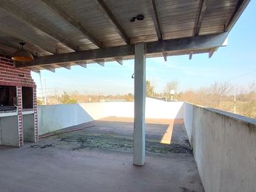 VENTA CASA 4 AMB Y TALLER APTO CREDITO