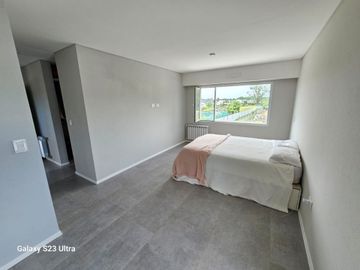 VENTA CASA DIVINA 6 AMB, PILETA, EN SAN MATÍAS