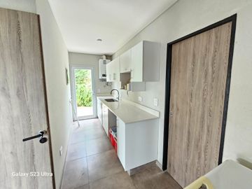 VENTA CASA DIVINA 6 AMB, PILETA, EN SAN MATÍAS
