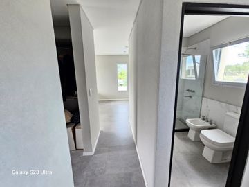 VENTA CASA DIVINA 6 AMB, PILETA, EN SAN MATÍAS