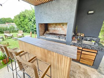 VENTA CASA DIVINA 6 AMB, PILETA, EN SAN MATÍAS