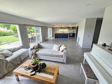 VENTA CASA DIVINA 6 AMB, PILETA, EN SAN MATÍAS