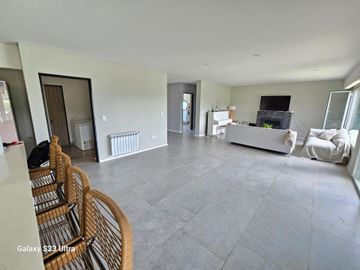 VENTA CASA DIVINA 6 AMB, PILETA, EN SAN MATÍAS