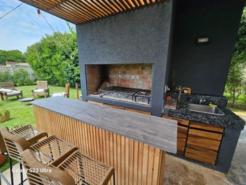 VENTA CASA DIVINA 6 AMB, PILETA, EN SAN MATÍAS