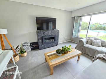 VENTA CASA DIVINA 6 AMB, PILETA, EN SAN MATÍAS