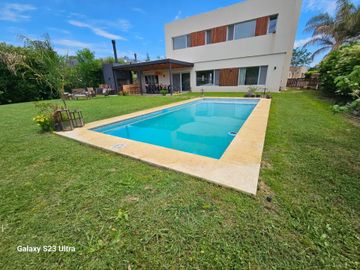 VENTA CASA DIVINA 6 AMB, PILETA, EN SAN MATÍAS