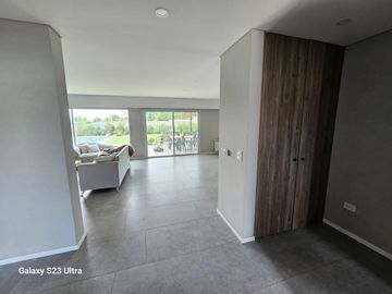 VENTA CASA DIVINA 6 AMB, PILETA, EN SAN MATÍAS